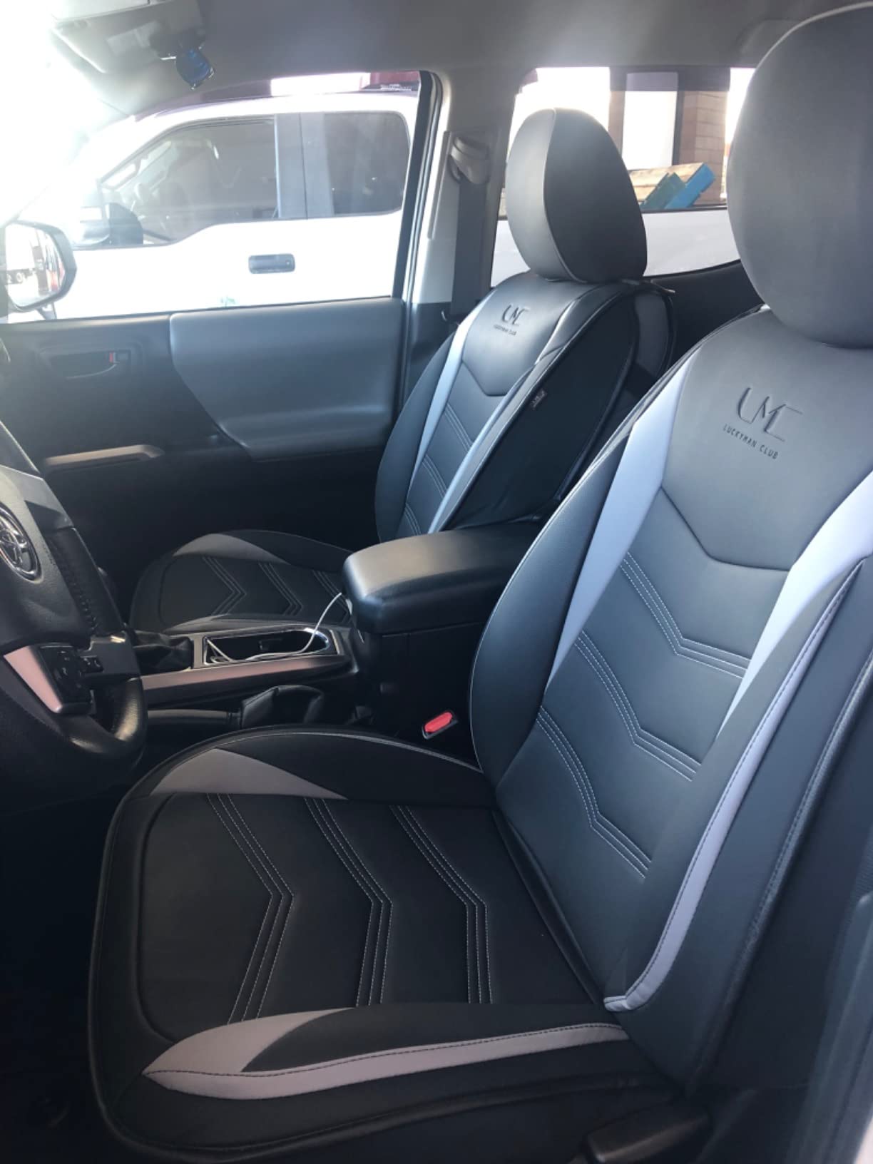 LUCKYMAN CLUB 2005-2023 Tacoma Seat Covers Full Set Waterproof leather for Tacoma Double/Crew Cab SR SR5 TRD Sport TRD Off-Road PreRunner Trims, with Waterproof Faux Leather All-enveloping, four seasons general, wear-resistant and scratch-resistant
